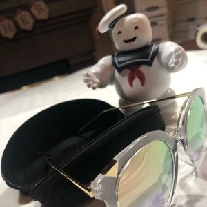 Stylish sunglasses New and case included